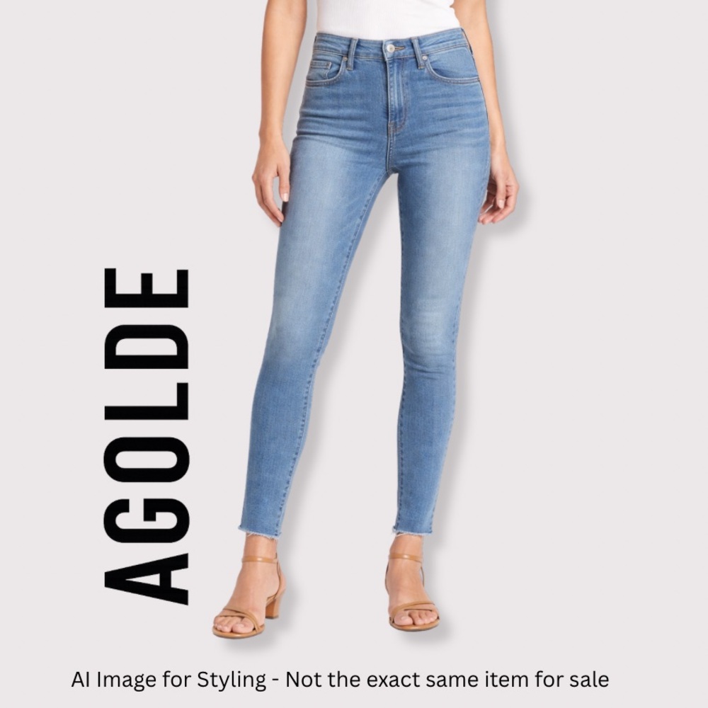 AGOLDE “Sophie” Jeans – Size 27 – Light Wash Distressed Hem 👖